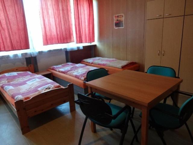 Hostel Monty Říčany Habitación foto